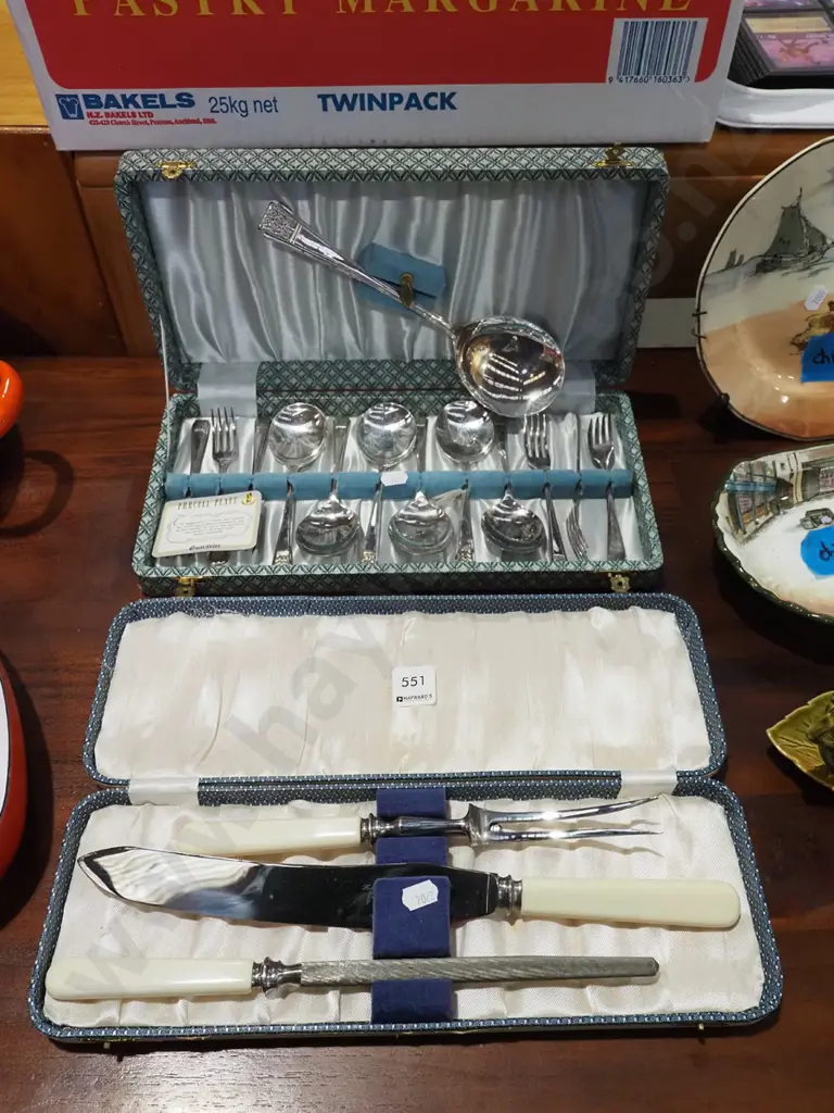 cased cutlery, as new carver set Image 1++