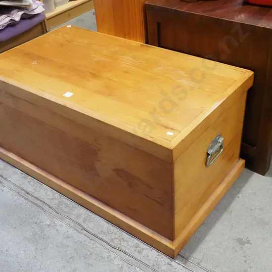 rimu blanket box H450 W910 D510