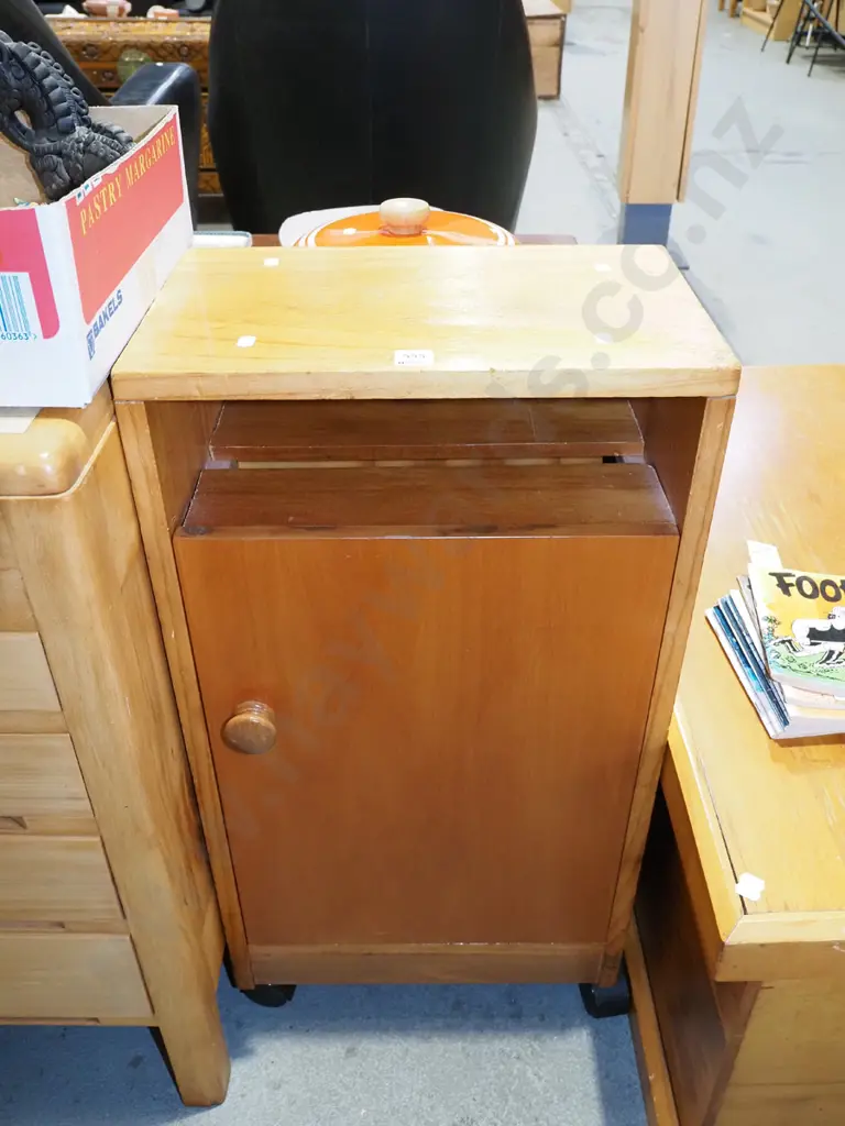 pine single door cupboard with shelves H770 W400 D255 Image 1++