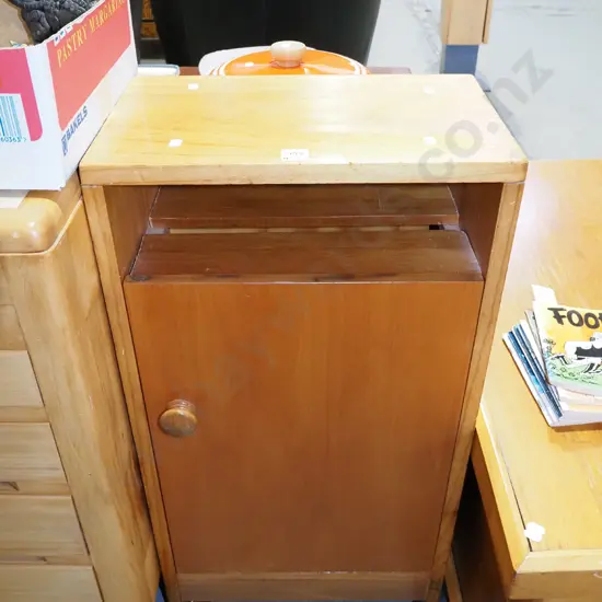 pine single door cupboard with shelves H770 W400 D255