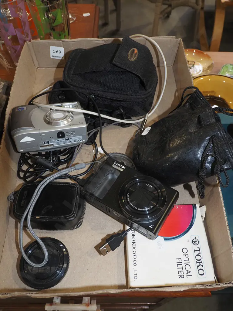 box; Luminex digital camera, HP camera, flash etc Image 1++