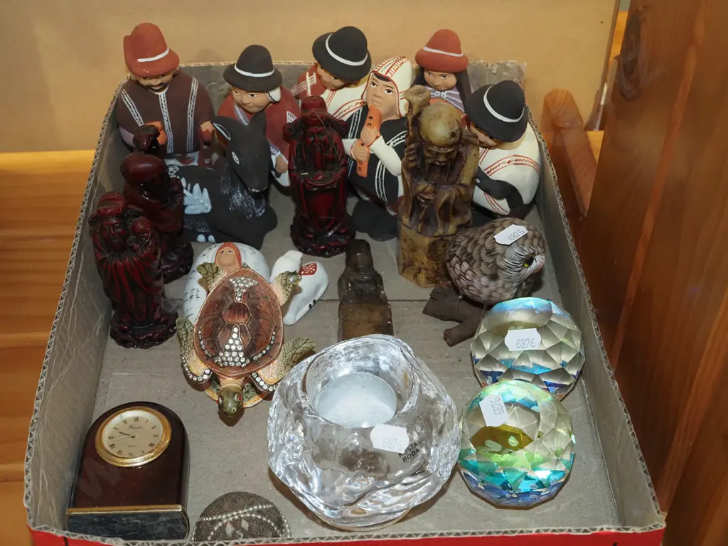 box; paper weights, figurines, crystal tea light candle stick Image 1++