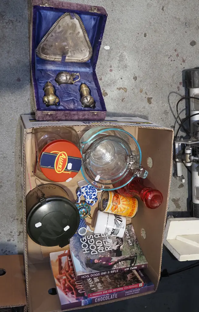 box; books, pyrex jugs, red glass decanter etc Image 1++