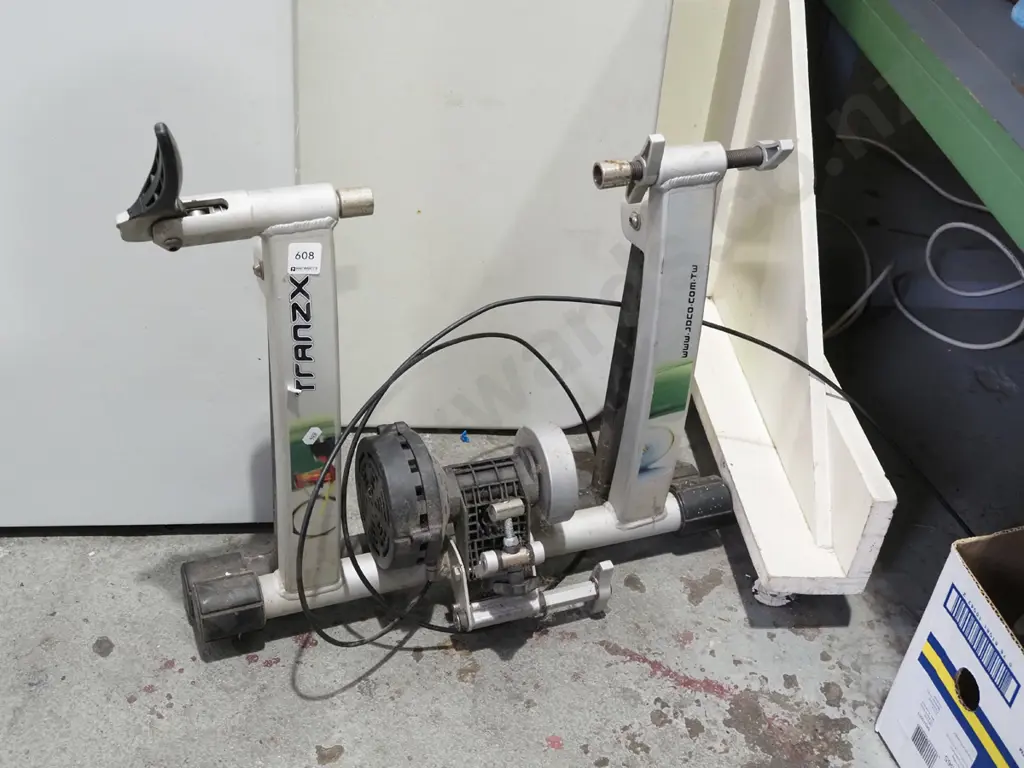 Tranzx indoor bike training stand Image 1++