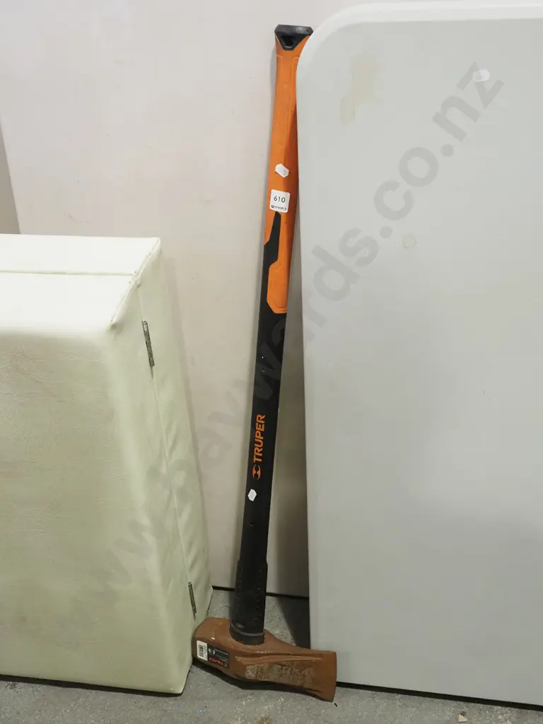 Trouper plastic handled log splitter Image 1++