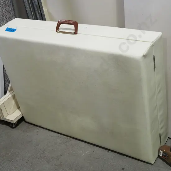 vinyl massage table