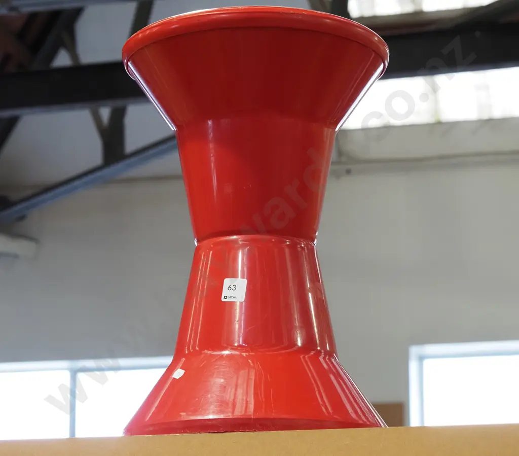 red plastic Carona stool Image 1++