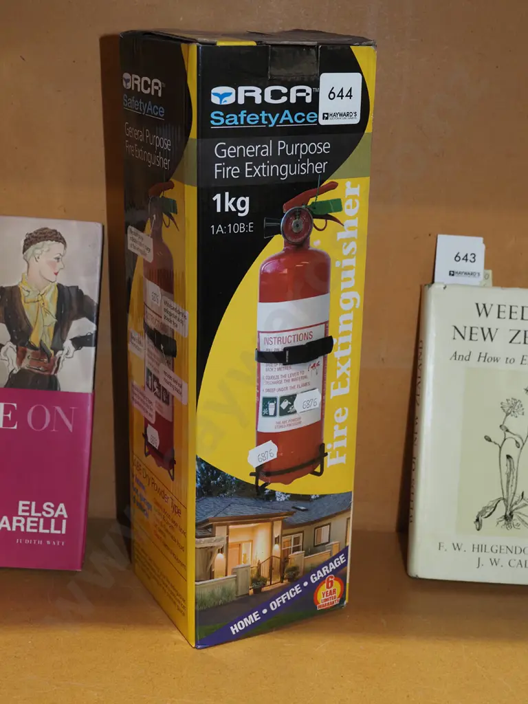 box; 1kg general purpose fire extinguishers Image 1++