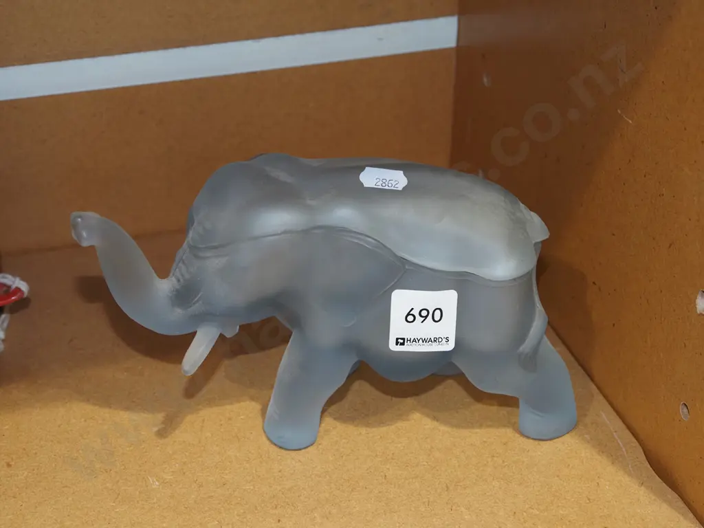 glass elephant storage container L190 Image 1++