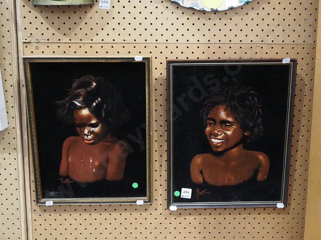 2x framed acrylic velvet - children - green dots Image 1++