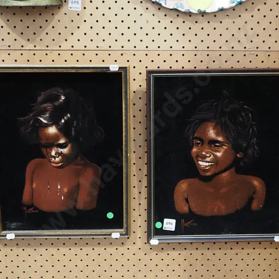 2x framed acrylic velvet - children - green dots