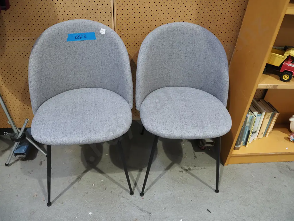 2x grey upholstered reception chairs Image 1++