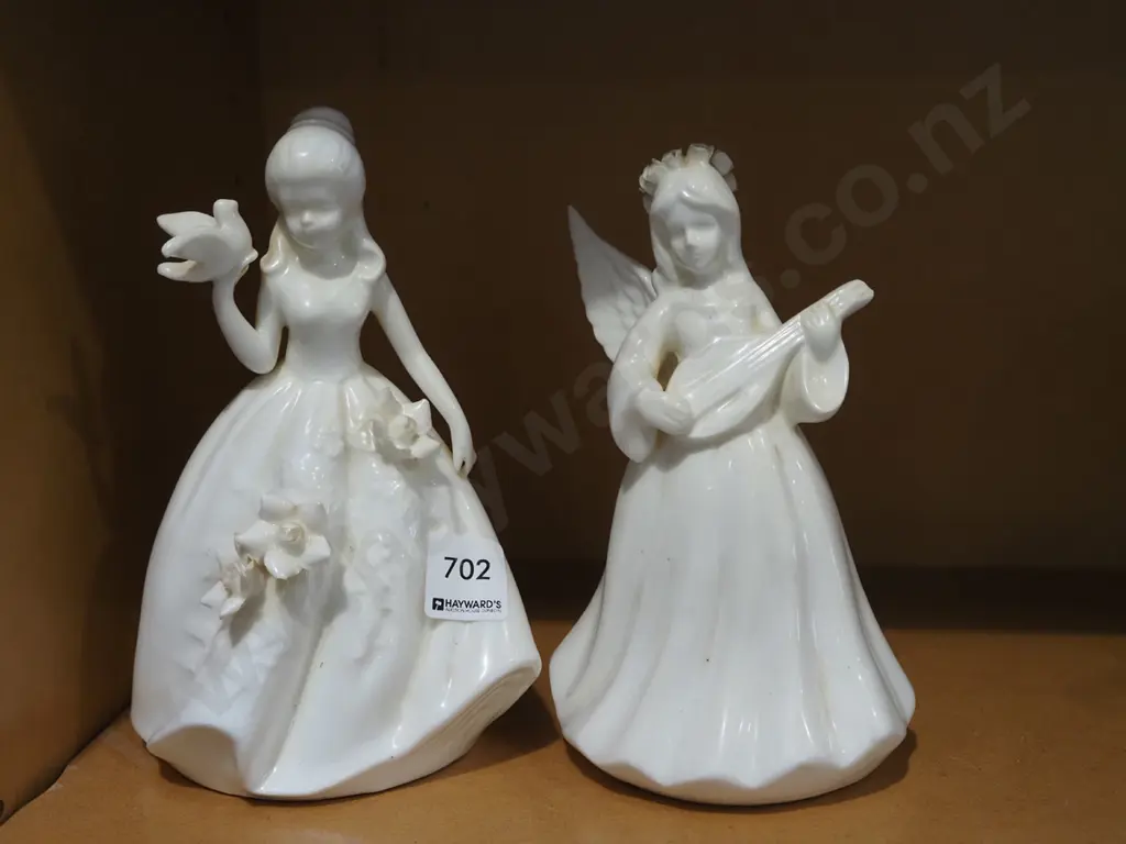 2x female white ceramic figurines H200 Image 1++