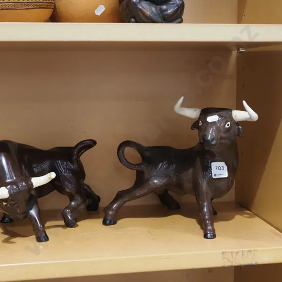 2x ceramic bull figurines H220