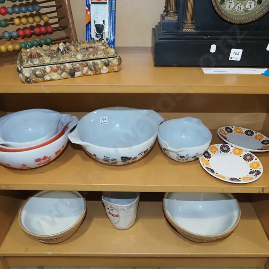retro pyrex bowls, 2x Crown Lynn plates