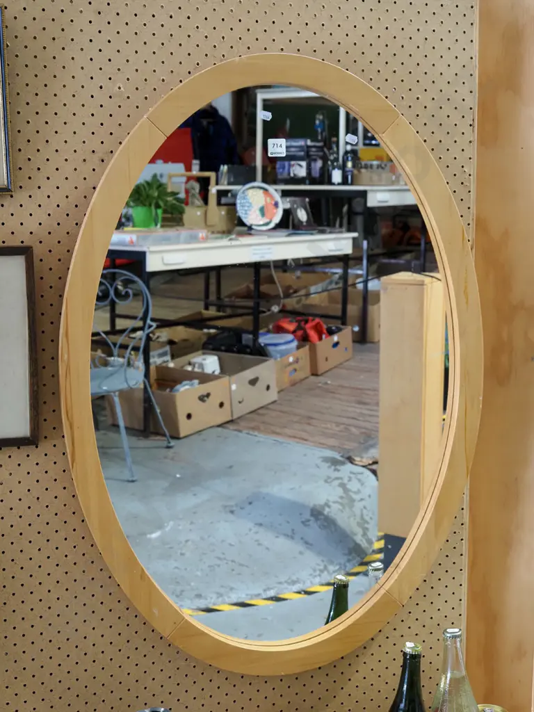 wood framed oval wall mirror H940 Image 1++