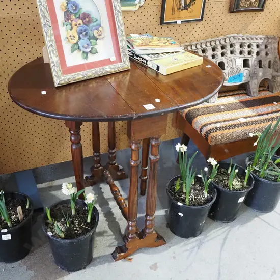 small mahogany dropside table H600 W670 D530