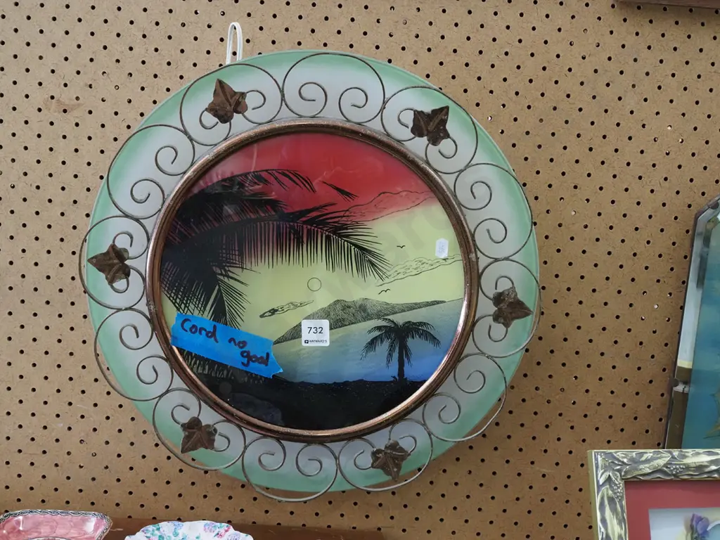 retro illuminated glass wall art - needs rewiring Image 1++