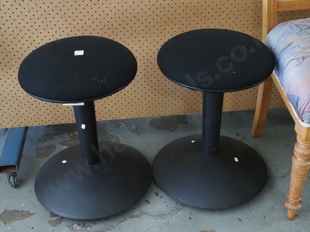2x black plastic stools Image 1++