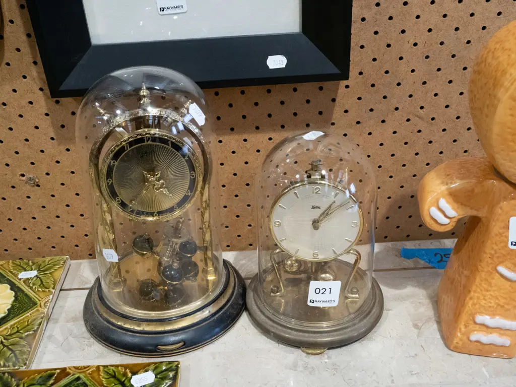 2x anniversary clocks Image 1++