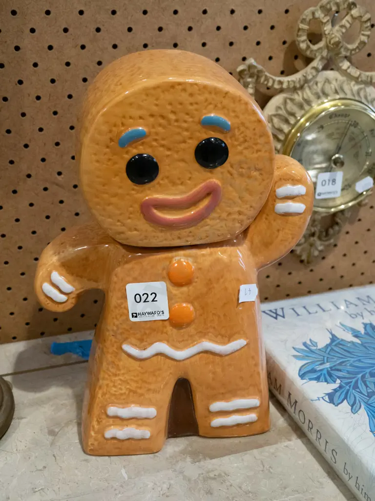 ceramic gingerbread man storage container H250 Image 1++