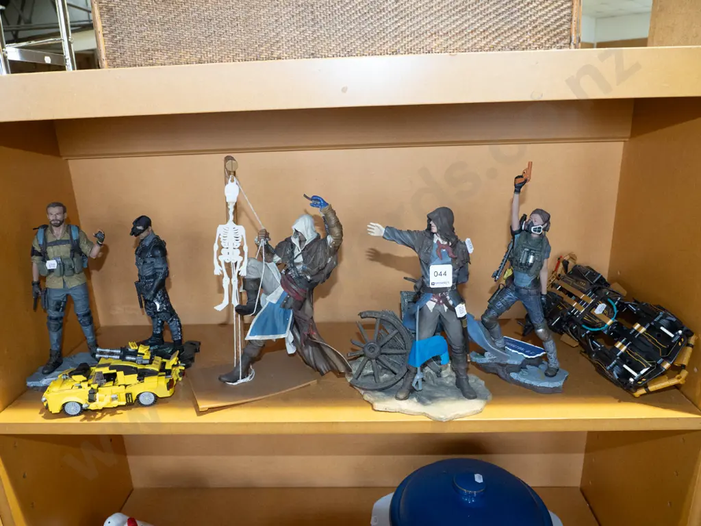 shelf; assorted UBI collectible figurines, 2x model vehicles Image 1++
