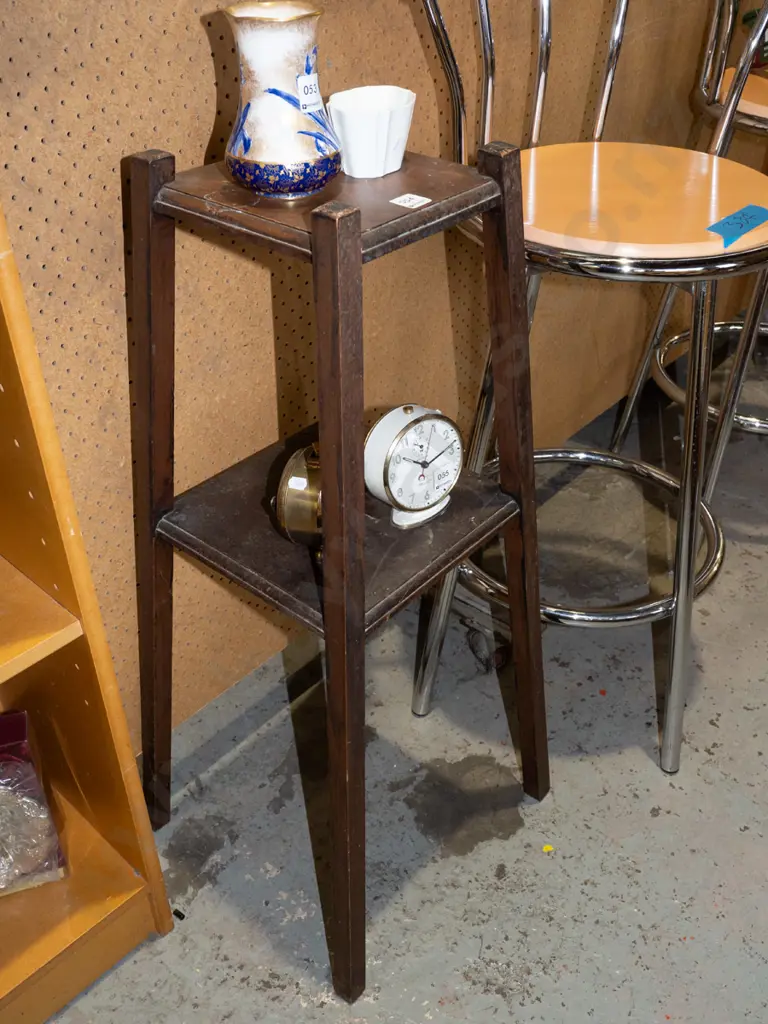 brown painted 2 tier plant/lamp stand H860 - slight damage Image 1++