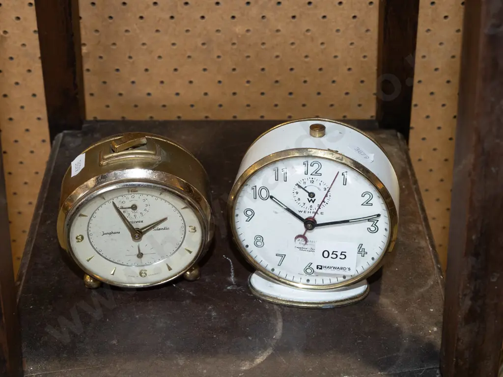 2x retro bedside alarm clocks Image 1++
