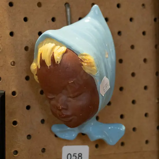 small ceramic wall hanging head H120