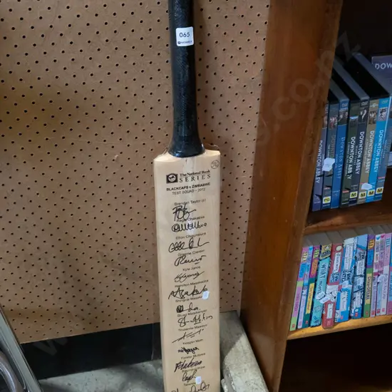 Blacks Caps vs Zimbabwe 2012 signed cricket bat