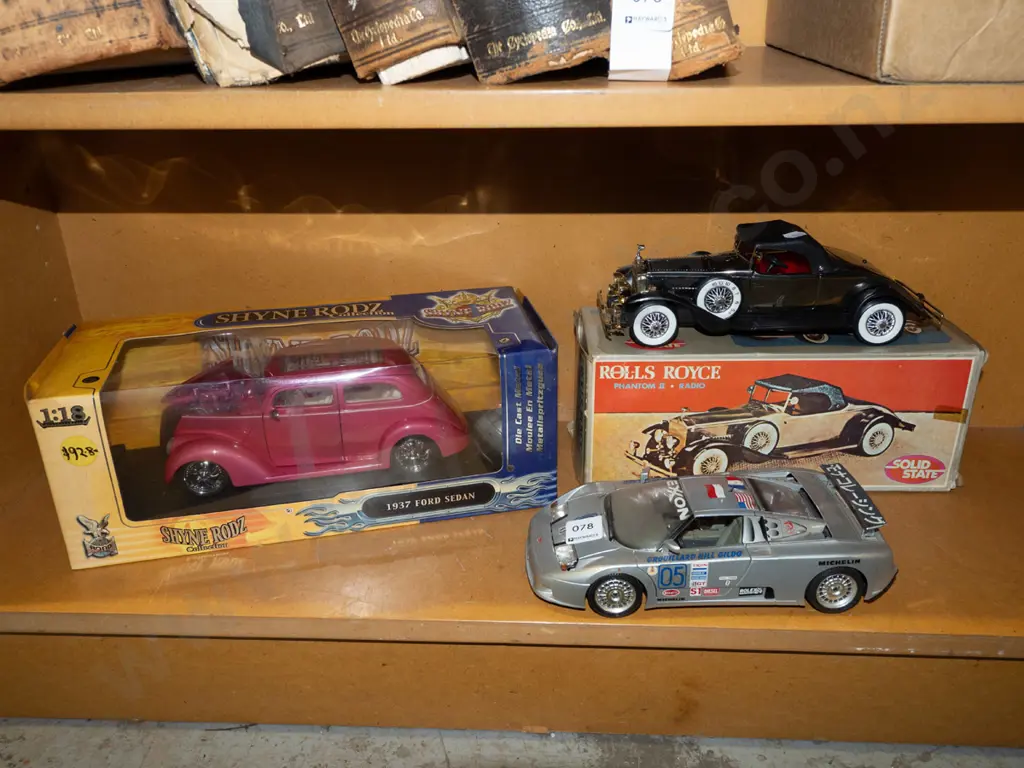 Rolls Royce model radio, boxed diecast model, 1 other diecast car Image 1++