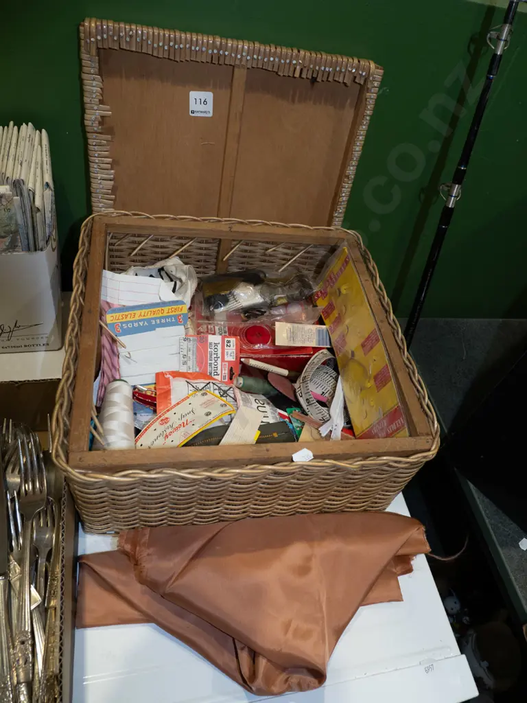 woven plastic sewing box and sewing contents Image 1++