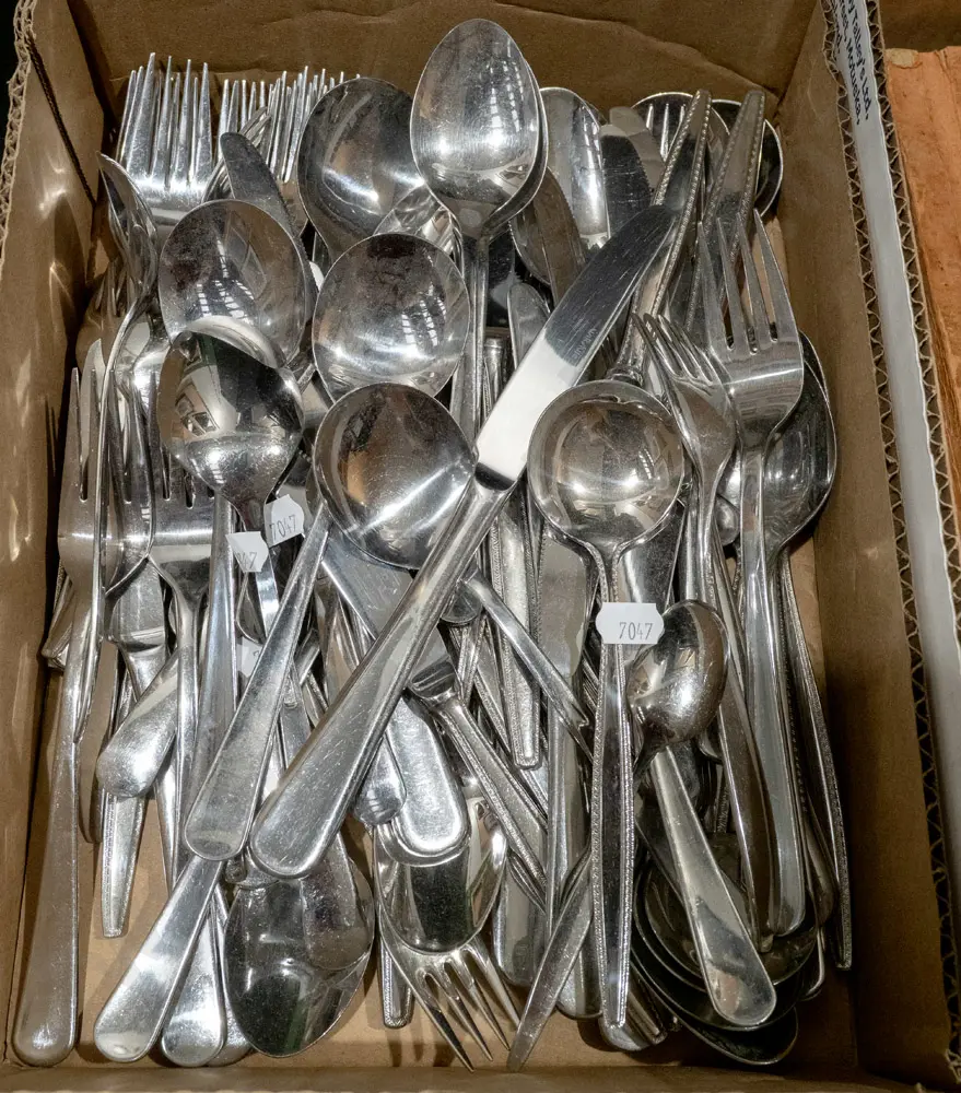 box of cutlery Image 1++
