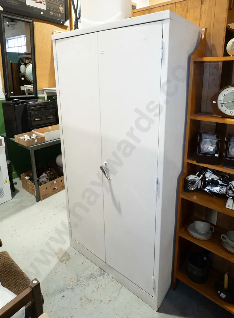 metal 2 door cupboard with adjustable shelves H1800 W900 D460 Image 1++