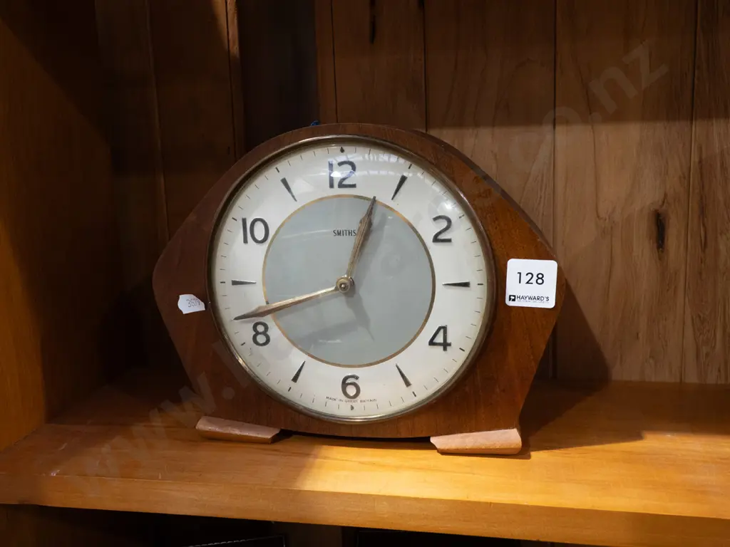 Smiths wood cased deco mantel clock Image 1++