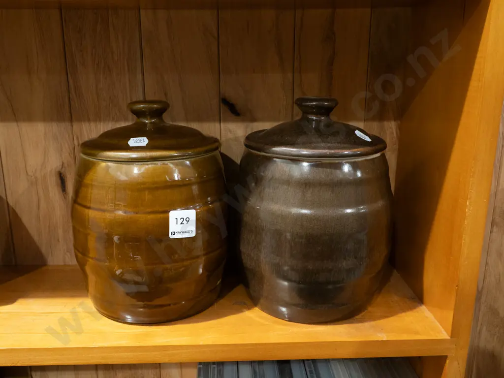 pair of small lidded crocks H240 Image 1++