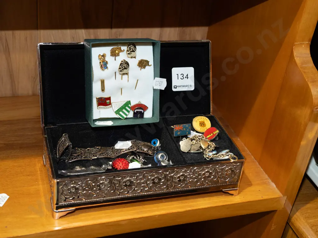 jewellery box and contents Image 1++