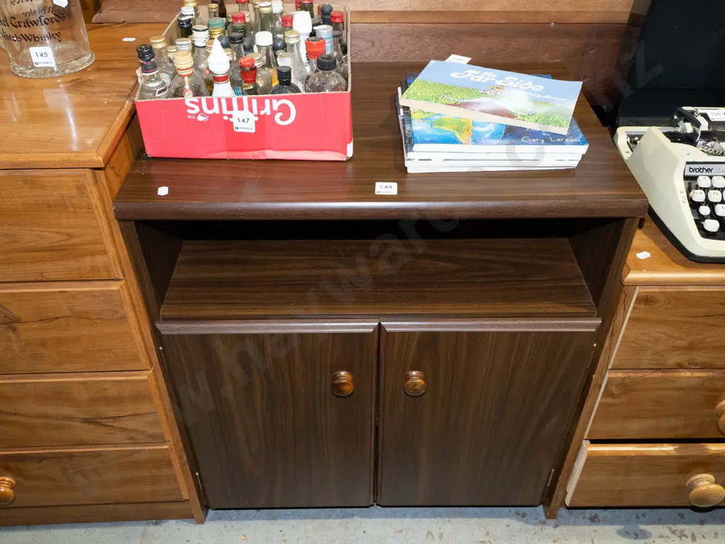 mdf veneer 2 door cupboard with 1 shelf H690 W600 D400 Image 1++