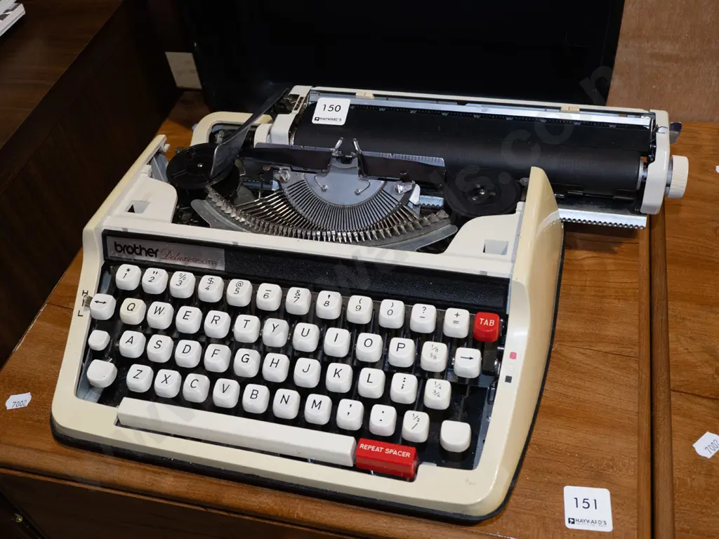 Brother portable typewriter Image 1++