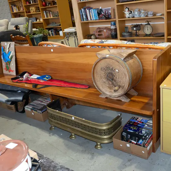 solid rimu church pew H860 W2620 D600