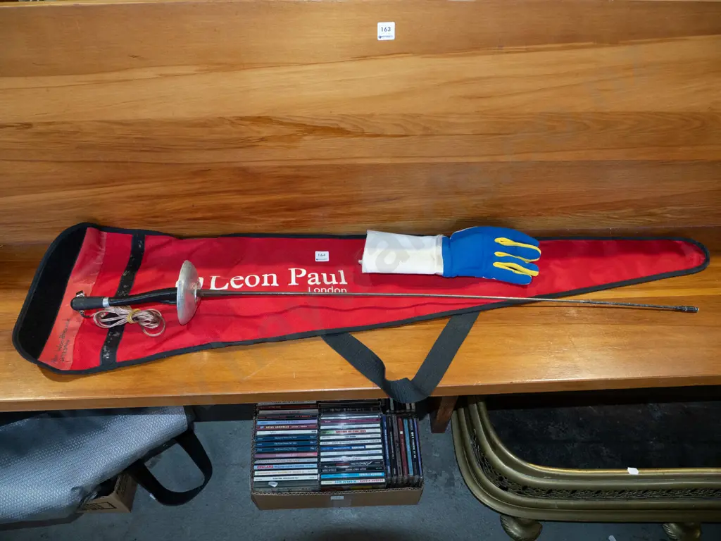 fencing foil, glove, carry case Image 1++