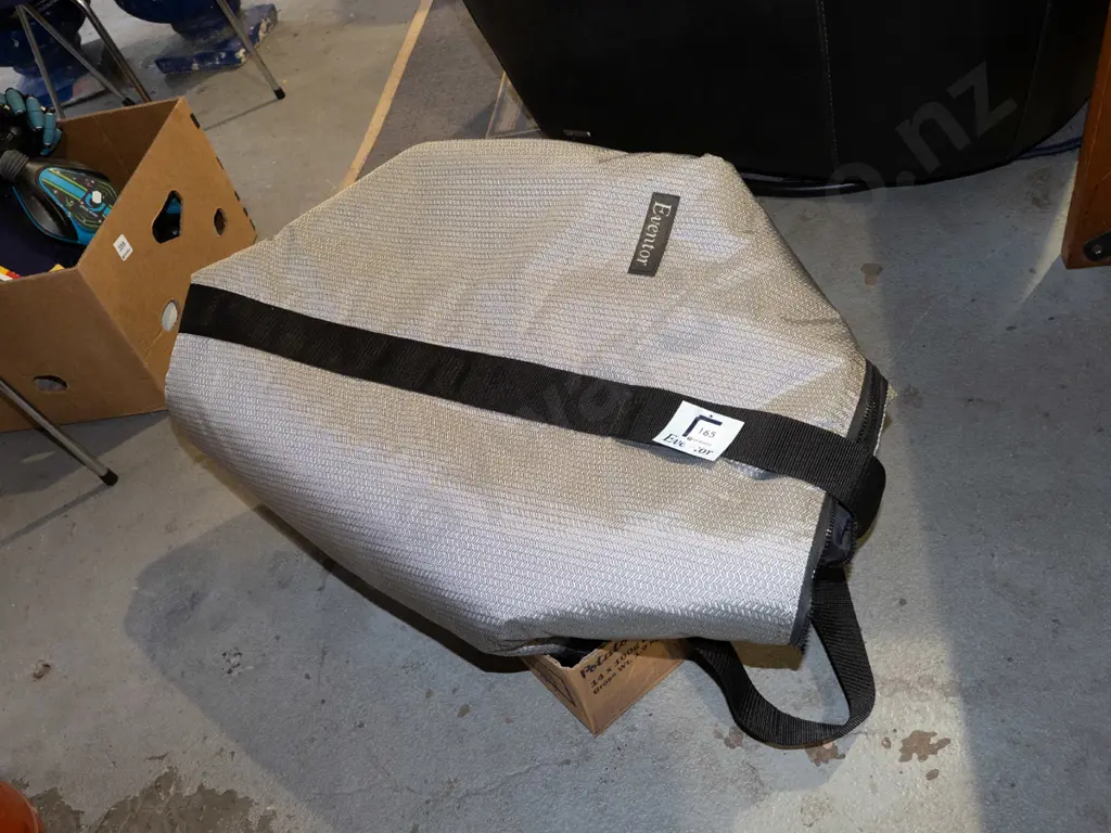 large Eventor grey padded holdall Image 1++