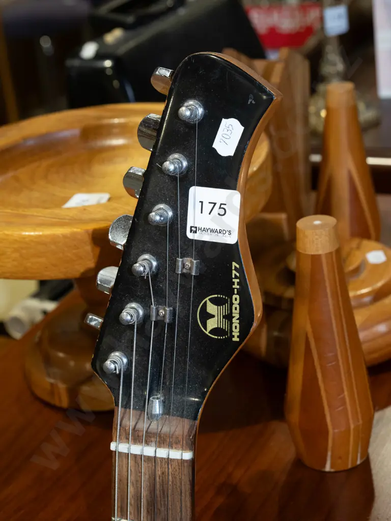 Hondo-877 electric guitar and stand Image 1++