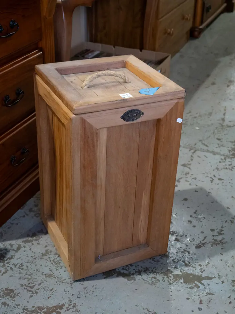 solid wood lidded storage box Image 1++
