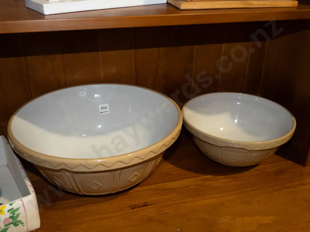 2x ceramic mixing bowls Largest Diam350 Image 1++