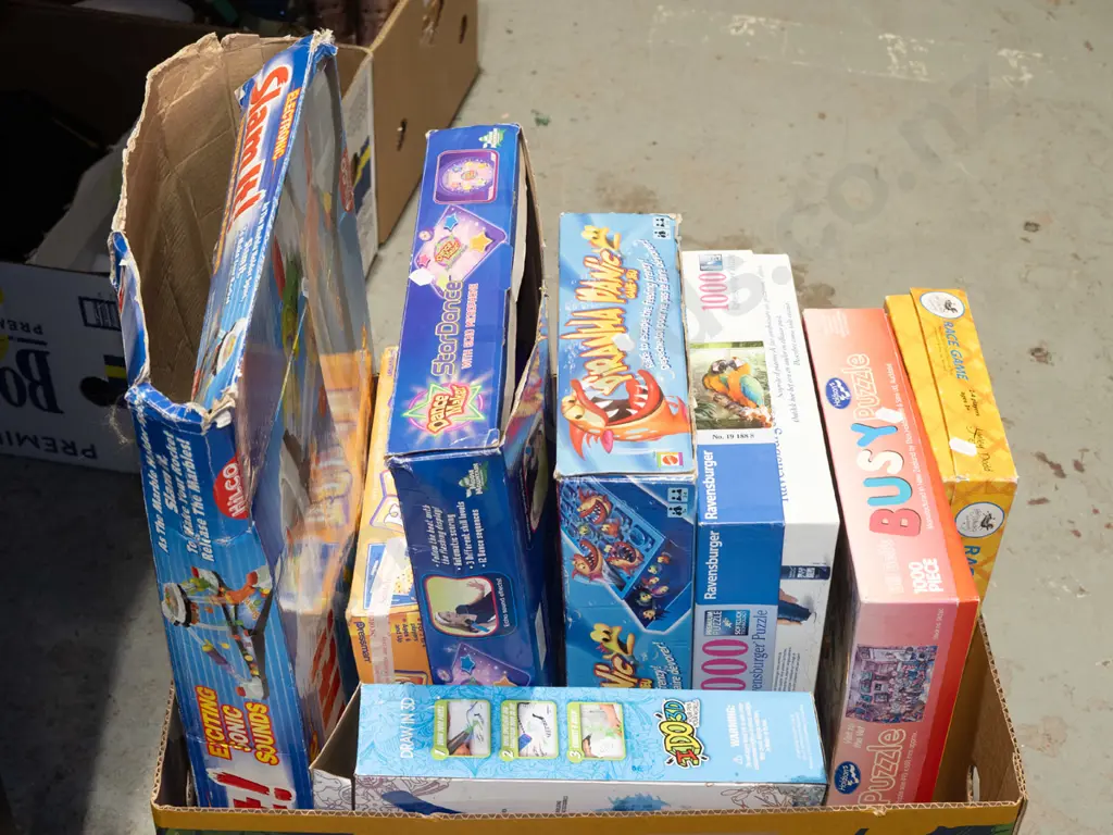 box of children's games Image 1++