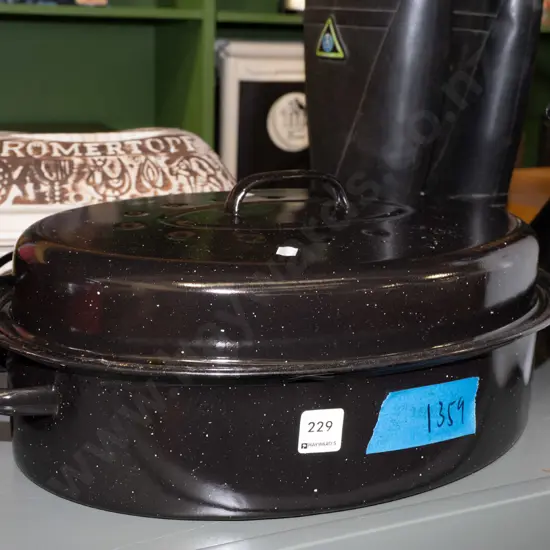 speckled enamel lidded reoasting dish