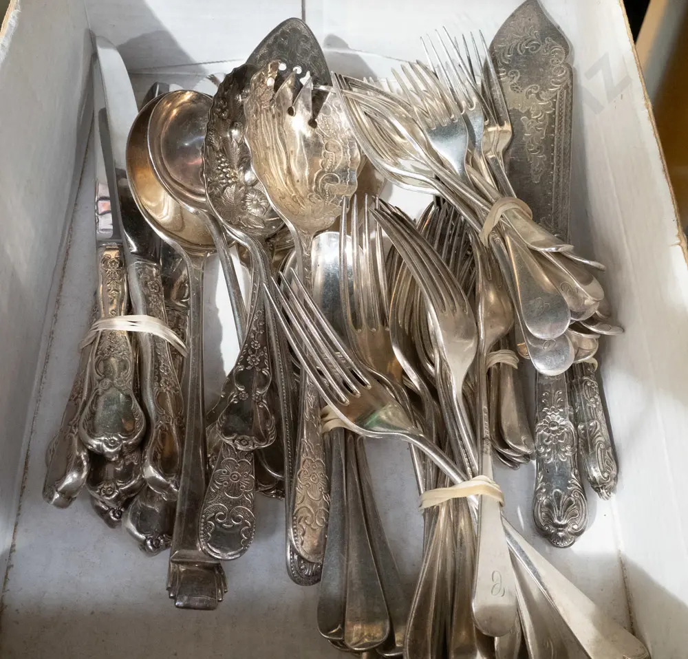 box of cutlery Image 1++