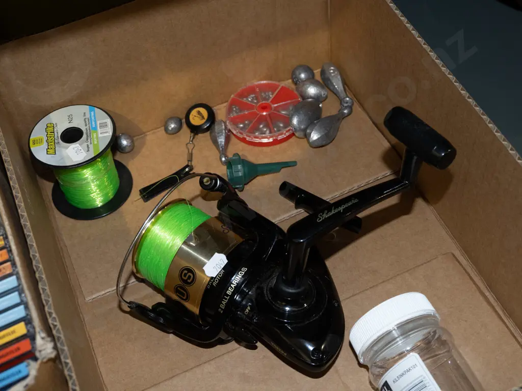 box; fishing reel, line, sinkers Image 1++