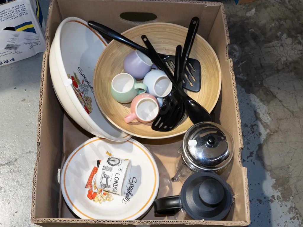 box; pasta bowls, coffee plungers, cups etc Image 1++